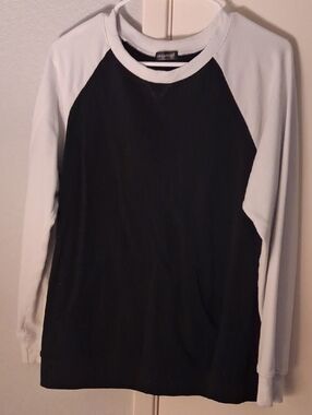 Contrast Raglan Long-Sleeve Tee — Black and White